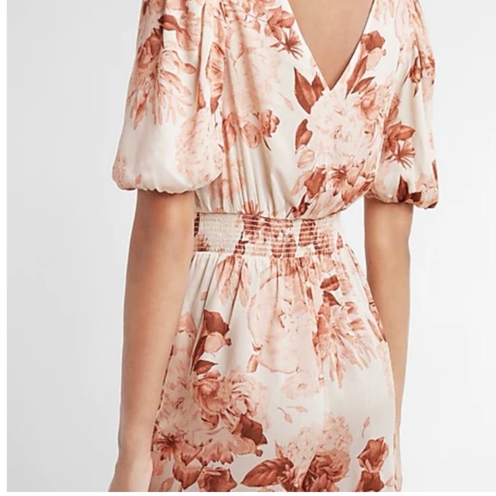 Floral Print V-Neck puff sleeve romper!